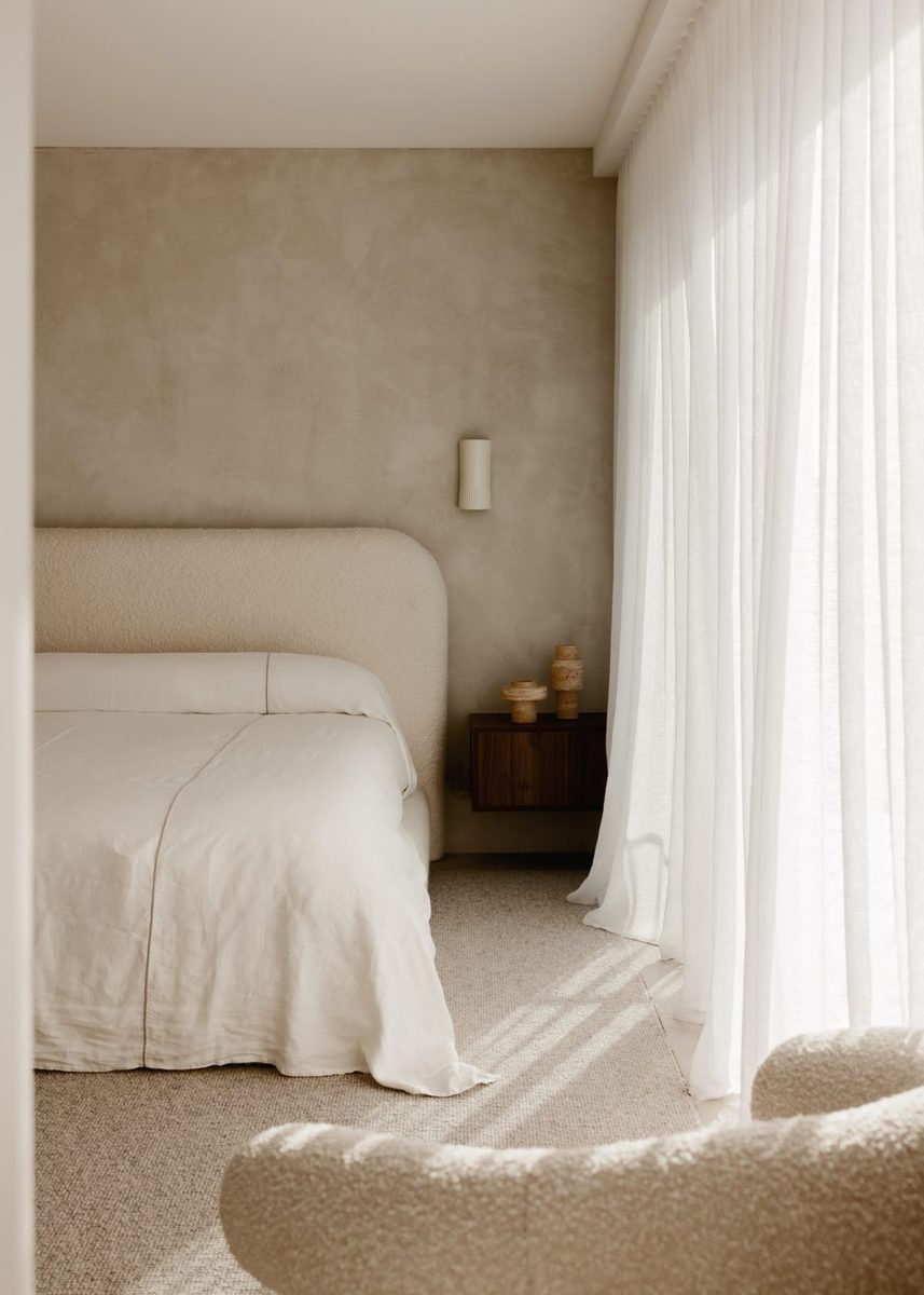 Calm bedroom in layered natural linens
