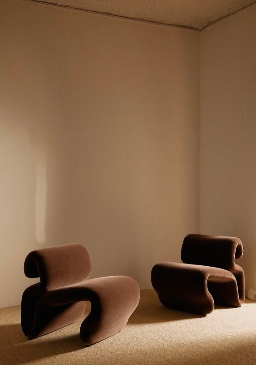 Sculptural seating set in an arched alcove